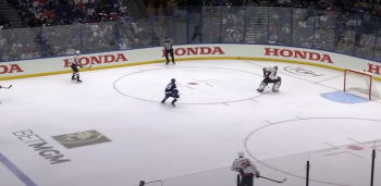 Charlie Lindgren se marque un joli but