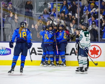 Alina Mueller débute son championnat par une défaite