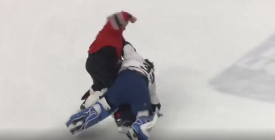 Un combat de gardien en ECHL