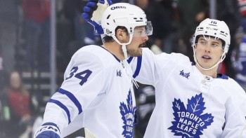 Auston Matthews vient se placer juste devant une marque de Wayne Gretzky