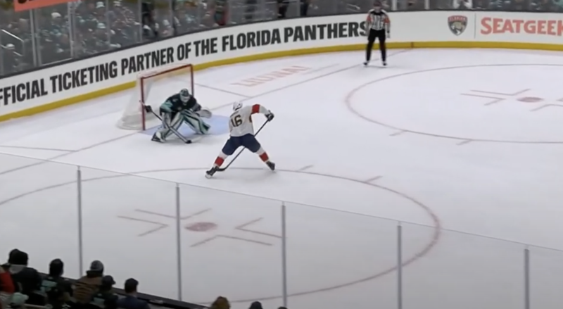 Aleksander Barkov mystifie totalement Joey Daccord