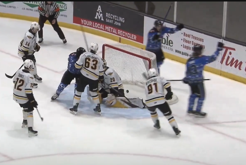 Florian Schenk lance la belle remontée de Saint John
