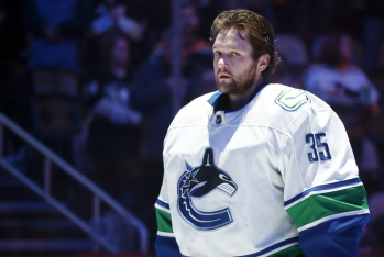 Un inspirant arrière de masque pour Thatcher Demko