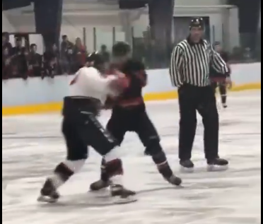 Une bagarre entre... père et fils