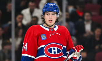 David Reinbacher retrouve la glace avec ses coéquipiers