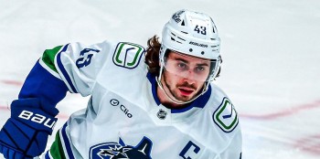 Moins de matchs pour un défenseur pour atteindre 100 parties avec plusieurs points