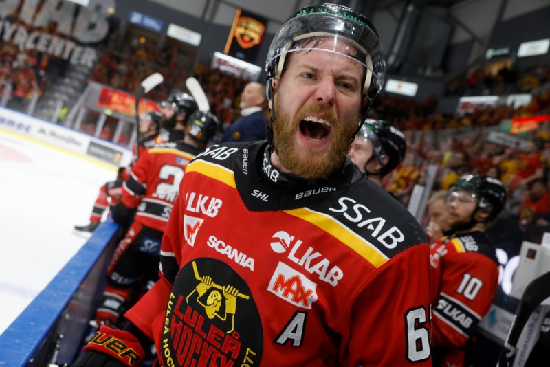 Linus Omark s'énerve après des rumeurs d'un éventuel retour en Suisse