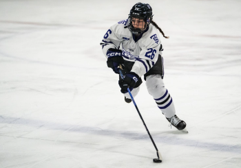 Nicole Vallario signe à Zoug