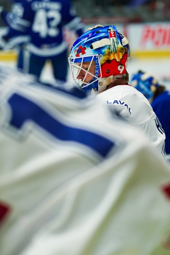 Un rare départ et un tout bon match pour Connor Hughes