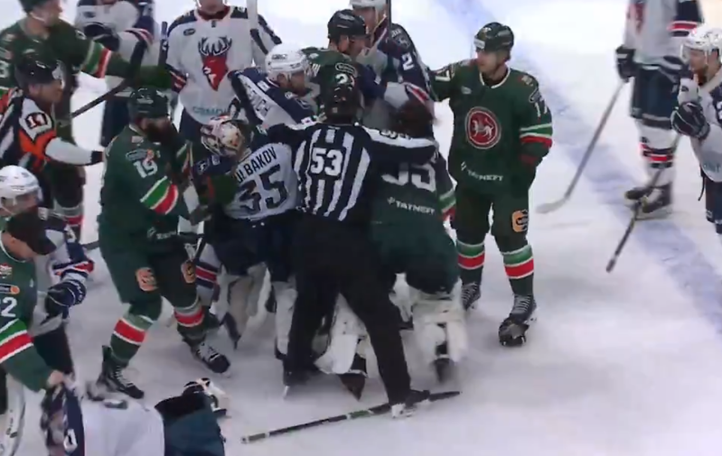 Une bagarre de gardiens... lors de la poignée de mains finale