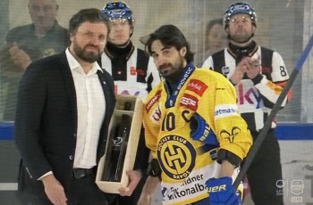 Jolis gestes d'Ajoie enver Andres Ambühl