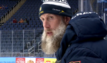 Joe Thornton en support aux jeunes de Davos au tournoi pee-wee de Québec