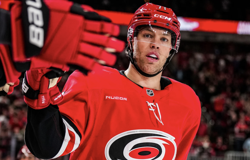 Les Canes signent une prolongation de trois ans avec Taylor Hall