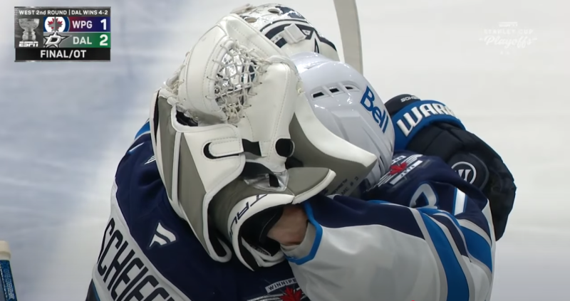 La soirée remplie d'émotion de Mark Scheifele qui a joué malgré le décès de son père