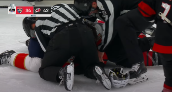 Echange d'amabilités entre Brad Marchand et Shayne Gostisbehere