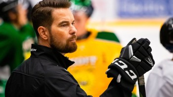 Markus Korhonen va rejoindre Kloten et Simo Vehviläine prendre sa place