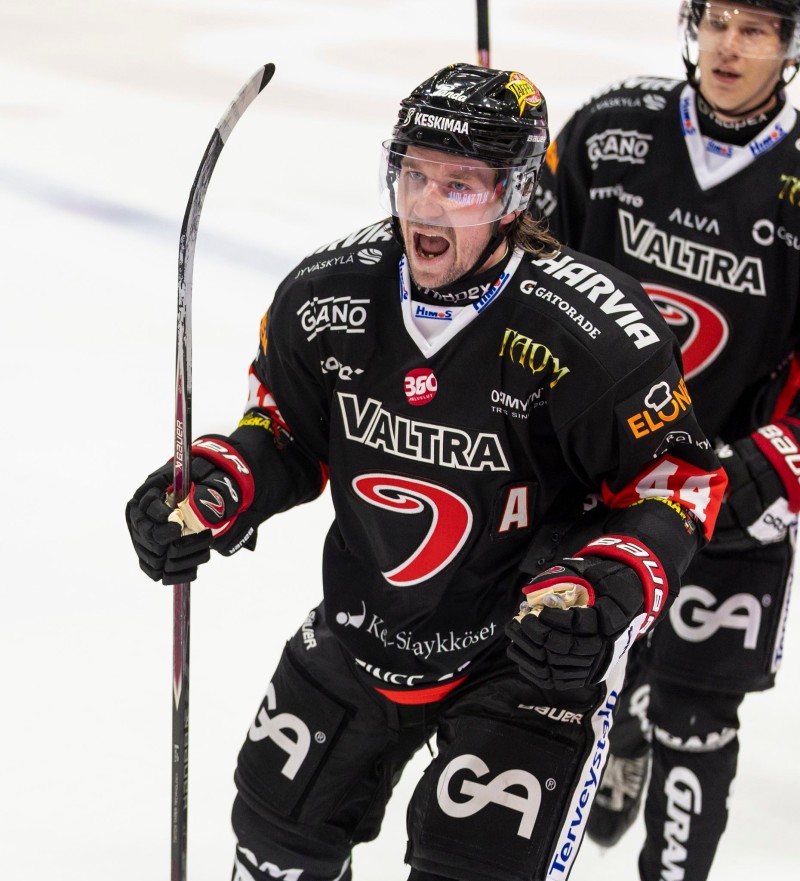 Sami Vatanen bat un record de....  Sami Niku