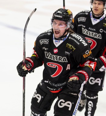 Sami Vatanen bat un record de....  Sami Niku