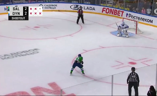 Evgeny Kuznetsov a vraiment pris tout son temps pour... manquer son penalty