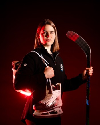 Alina Müller atteint les 50 points en PWHL