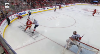 A.J. Greer sorti du match après une faute bien inutile et dangereuse