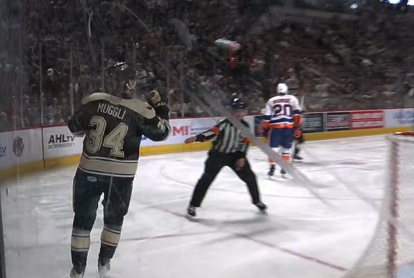 Leon Muggli marque son premier but en AHL