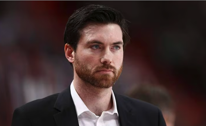 Ville Peltonen ne sera pas l'entraîneur du CP Berne, le club se tourne vers la NHL