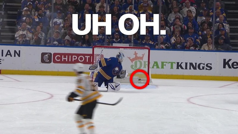 Ukko-Pekka Luukkonen verpatzt völlig diesen Schuss von der Mittellinie