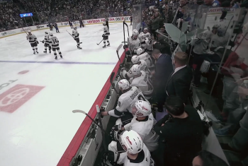 Glasbruch auf der Kings-Bank nach Penalty-Save!