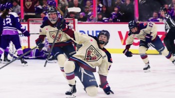 PWHL: Minnesota erzwingt fünftes Spiel, Alina Müller und Boston vor dem Ausscheiden