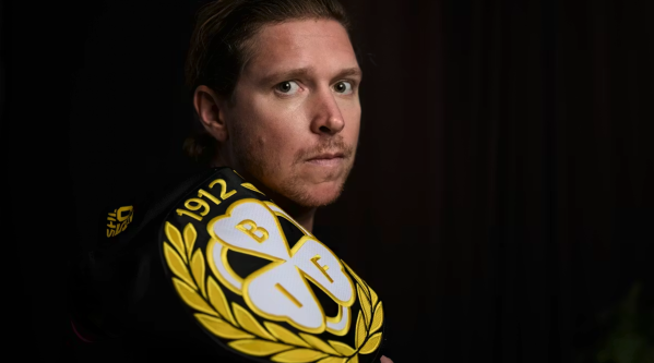 Nicklas Bäckström prolonge le plaisir en Suède