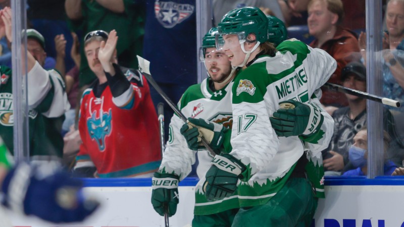 Everett réussit ses débuts à la Coupe Memorial
