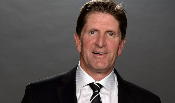 L’embauche de Mike Babcock à Edmonton pourrait être retardée