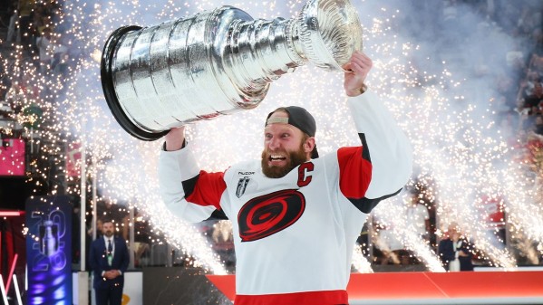 Les célébrations avec la Coupe Stanley et le trophée Conn Smythe