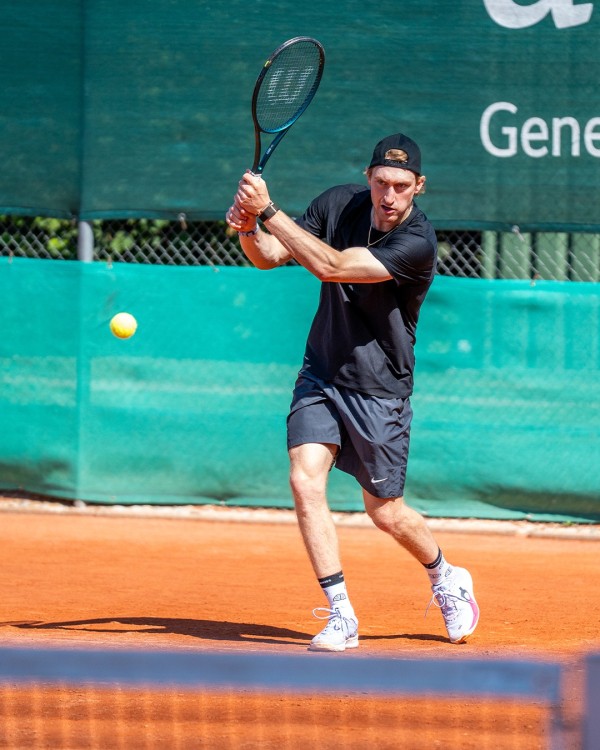 Janis Moser brilliert auch im Tennis!