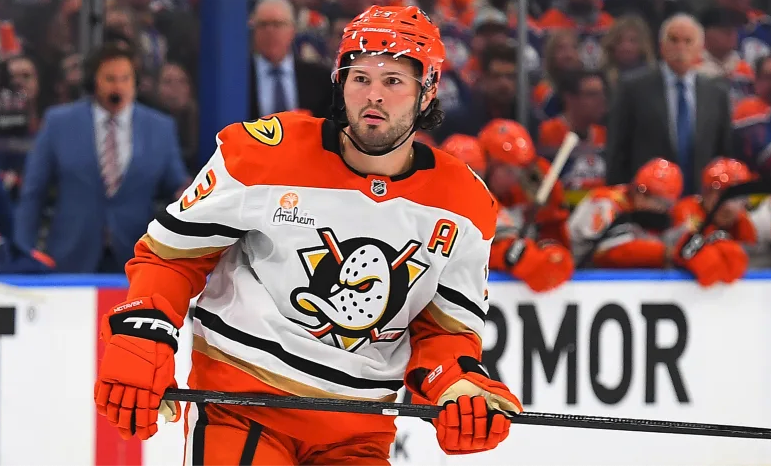 Les Blues frappent fort en acquérant Mason McTavish