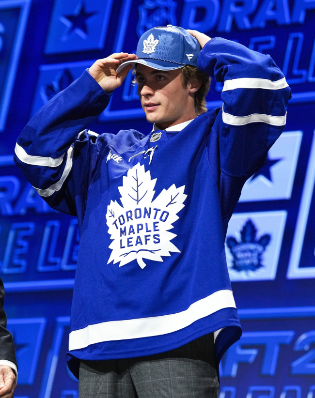 Draft NHL : Gavin McKenna premier choix, Stenberg et Malhotra complètent le top 3