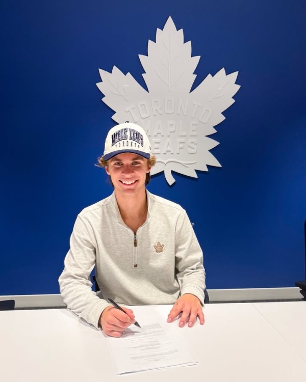 Toronto signe officiellement Gavin McKenna pour trois saisons