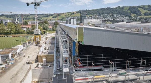 Le stade rénové de Zoug prend forme