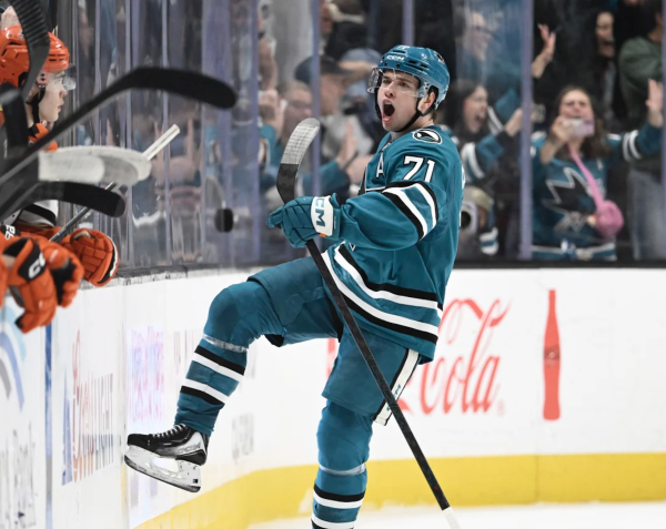 Macklin Celebrini devient le joueur le mieux payé de NHL en prolongeant avec San Jose