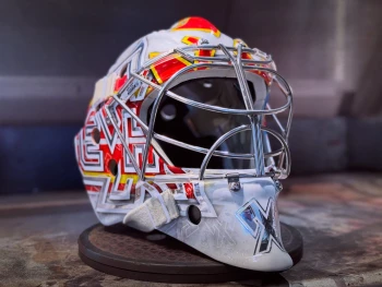 Le nouveau masque d'Harri Säteri dans les détails