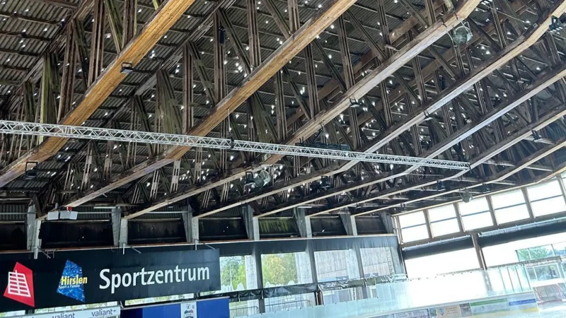 Swiss Ice Hockey soutient le EHC Bülach après les graves dégâts de grêle à sa patinoire Hirslen