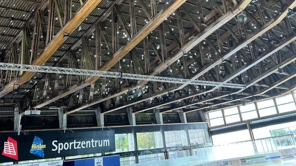 Swiss Ice Hockey soutient le EHC Bülach après les graves dégâts de grêle à sa patinoire Hirslen