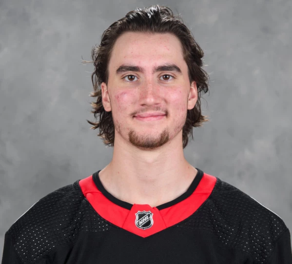 Alex Formenton s'engage pour un an avec les Oilers