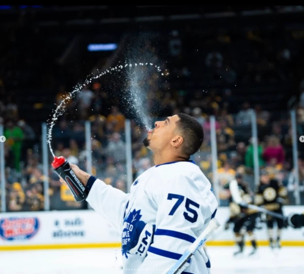 Le rideau tombe sur la carrière de Ryan Reaves : l'un des derniers durs à cuire de la LNH tire sa révérence