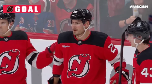 Nico Hischier et Timo Meier décisifs lors du succès des Devils