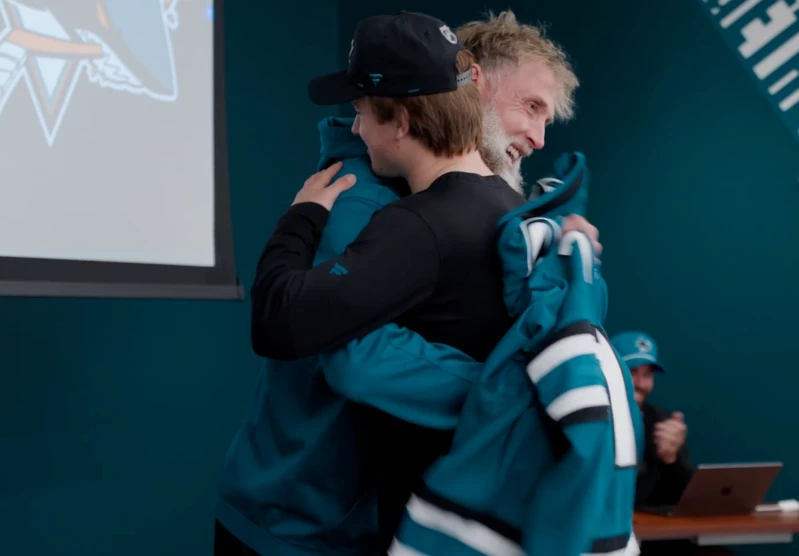 De Joe Thornton à Macklin Celebrini : les Sharks de San José intronisent leur 14e capitaine