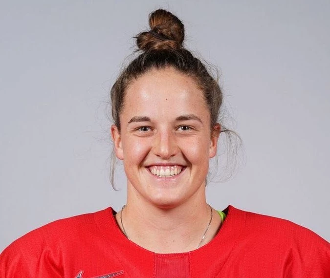 Kaleigh Quennec revient longuement sur sa carrière et l'évolution du hockey féminin