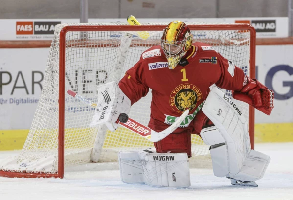 Erster Profivertrag bei den SCL Tigers für den jungen Torhüter Jovin Trachsel