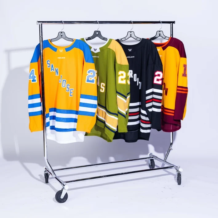 La PWHL dévoile les maillots inauguraux de ses quatre nouvelles équipes d'expansion